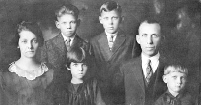 O.A. Crump Family - 1925